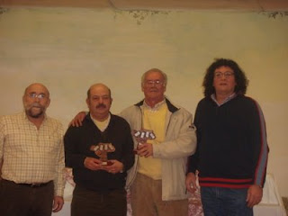 Los ganadores del campeonato con los consejeros Juan Adrián Caro y Juan Corbacho