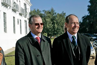 El delegado de la ONCE en Andalucía, Patricio Cárceles y el consejero de Medio Ambiente de la Junta de Andalucía