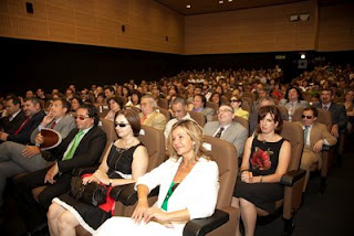 Aspecto general del salón de actos del CRE lleno de público