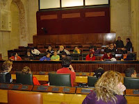 Alumnos del CRE ocupando los escaños del Parlamento andaluz