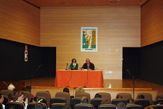 Intervención de Juan Ortega en su conferencia en el salón de actos del CRE