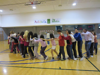 Los alumnos se divierten con juegos y actividades lúdicas
