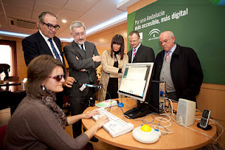 Maribel Angulo realizando una demostración con el nuevo equipo