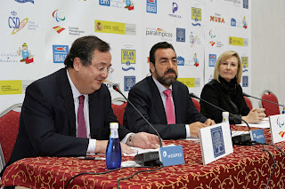 Un aspecto de la mesa presidencial del acto