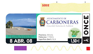 Cupón del 8 de abril dedicado a Carboneras (Almería), con una imagen de la playa de los Barquicos