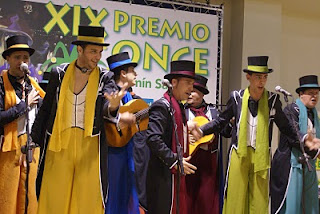 Actuación de la comparsa 'Juana la Loca'