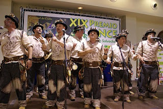 Actuación de la comparsa 'La Corona'