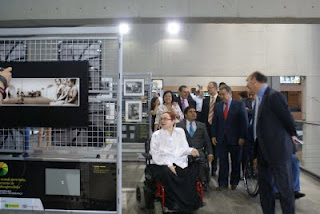 Todos los asistentes durante un recorrido or la exposición