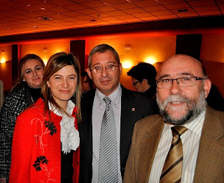 Bibiana Aído, sonriente, con José Antonio Toledo y Juan Corbacho