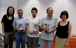 La vicepresidenta primera del Consejo Territorial, Amparo Cruz, con los ganadores del campeonato