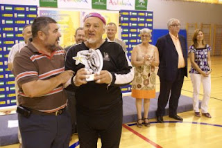 El presidente del Consejo Territorial entrega el premio al portero del Málaga como equipo menos goleado