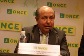 El alcalde de Granada, José Torres Hurtado, durante su intervención en la toma de posesión de Alberto Morillas