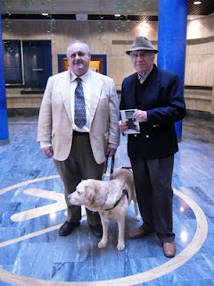 El ganador del premio Tiflos junto al jefe del Servicio para Afiliados de Málaga, Ildefonso Morales