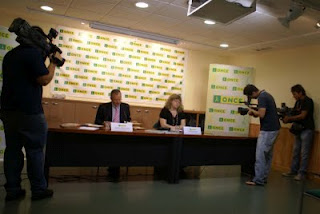 Las cámaras graban un momento de la rueda de prensa en Almería