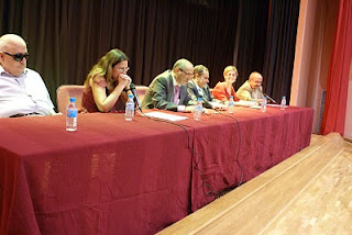 Mesa presidencial de la Asamblea donde se encuentran el presidente del Consejo, Ventura Pazos, el subdelegado territorial Francisco Arroyo, la vicepresidenta primera, Cristina Arias, y los consejeros Francisco Piñero, Lidia Díaz y Manuel Domínguez.