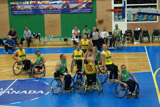 Un momento del partido con el Fundosa