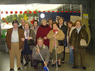 Un grupo de afiliados visitan el belén del CRE