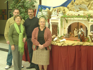 Los autores del belén instalado en la sede de la Delegación Territorial posan junto al portal