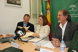 Un momento de la firma del convenio