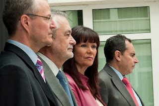 Perfil de Patricio Cárceles, José Antonio Griñán, Micaela Navarro y Ventura Pazos durantes la presentación del cupón
