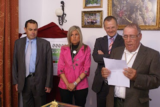Momento de la intervención del hermano mayor de la Hermandad del Rocío de Bormujos