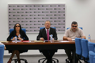El presidente de la FADEC, Patricio Cárceles, junto al vicepresidente, Alberto Morillas y la secretaria general, Mónica Madrid