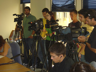 Hasta seis cámaras de televisión cubrieron la rueda de prensa de la presentación de la Memoria en Málaga