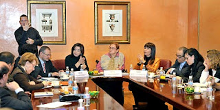 Imagen de un momento de la reunión en la sala de juntas de la Delegación Territorial