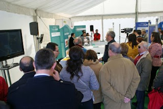 Vista general del público en la inauguración de la exposición en Córdoba