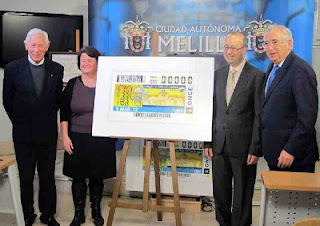 El Hermano de La Salle, Crescencio Terrazas, la directora de La Salle-El Carmen, Paulina Morala, el director de la ONCE en Melilla, Juan Carlos Rubio y el presidente de la Ciudad Autónoma de Melilla, Juan José Improda en la presentación del cupón dedicado al centenario del colegio La Salle-El Carmen