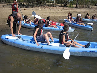 Momento durante la práctica de piragüismo