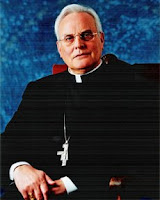 Primer plano del cardenal de Sevilla