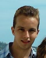 Primer plano del joven Carlos Arbos