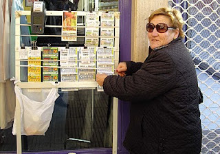 La vendedora Carmen Salazar en su punto de venta