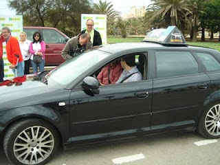 Afiliado preparandose para recibir su primera clase al volante
