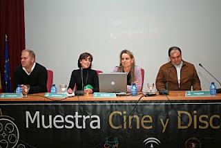Un momento de la intervención de Pascual Gualda durante la mesa redonda que se celebró en la Muestra de Cine