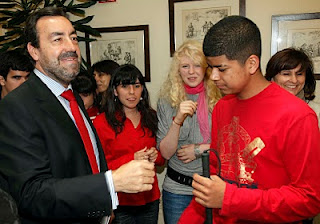 El presidente de la ONCE conversa con los alumnos del CRE