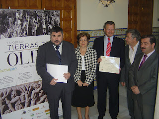 Patricio Cárceles y Alberto Morillas con Jerónimo Páez y los delegados de la Junta en Jaén de Agricultura e Igualdad