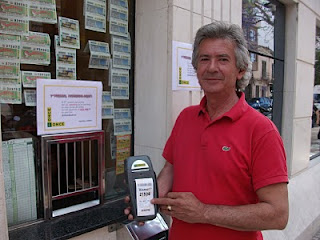 Cristóbal Silvente mostrando el TPV