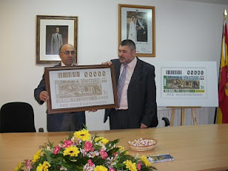 El director de la ONCE en Granada, Alberto Morillas, junto al alcalde de Cárcavas, Juan Manuel García