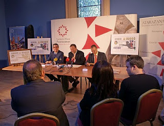 Un momento del acto mientras el alcalde de Sevilla realizaba su intervención