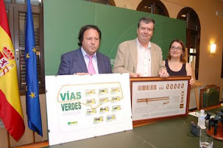 El director de la ONCE en Córdoba en la presentación del cupón dedicado a las vías verdes de la Subbética cordobesa