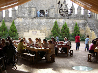 Vista general del almuerzo medieval celebrado en Almodóvar