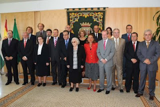 Foto de familia de los premiados con el ministro de Trabajo