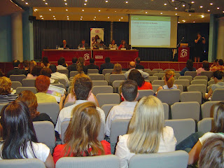 Aspecto general del salón de actos de Fundación ONCE en Sevilla durante al presentación de Dono