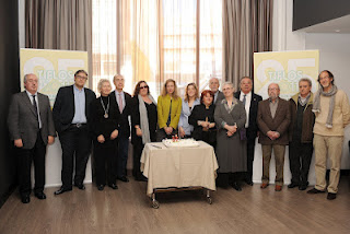 El jurado de los Premios Tiflos de Literatura celebra la XXV edición con una tarta