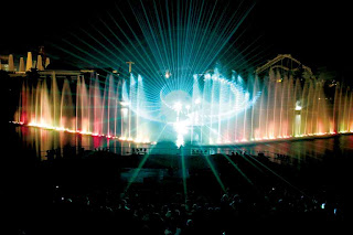 Imagen del espectáculo de luz y sonido que pone fin a las jornadas de Isla Mágica