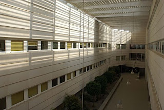 Interior del edificio del Centro de Recursos Educativos de Sevilla