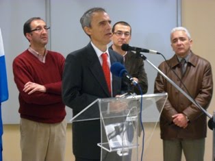 El director de la ONCE en Huelva, Antonio Casado, pronunciando el discurso de apertura de las jornadas