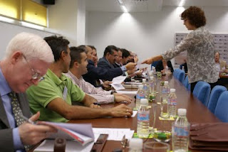 Imagen de la reunión en el momento de las votaciones